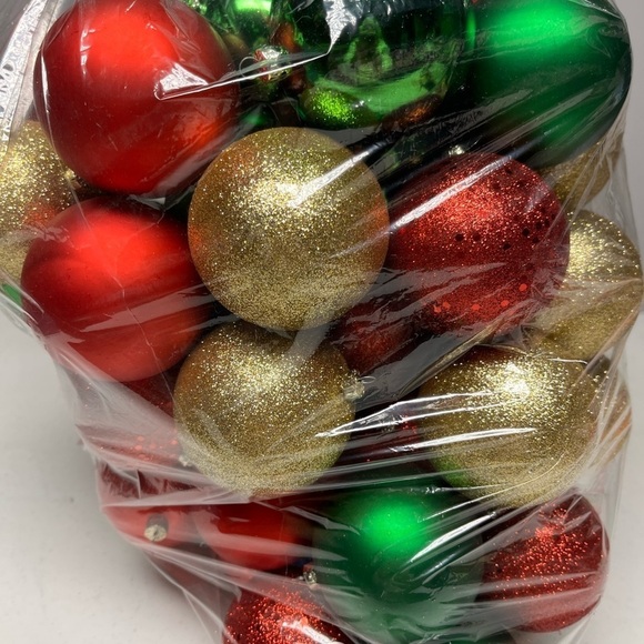 Ornaments 70 Total Gold , Red , Green Shatterproof - Picture 2 of 8